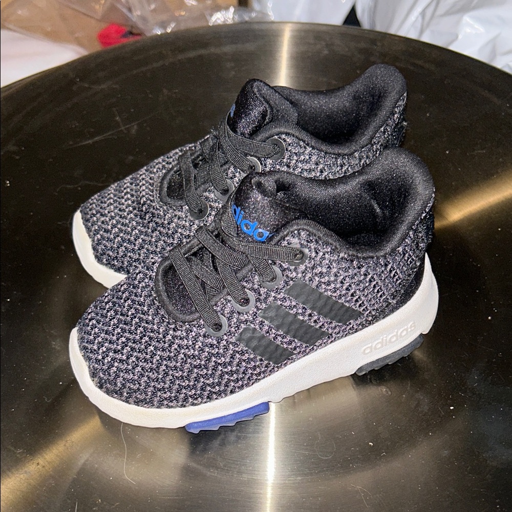 adidas Kids Black and Gray Knit Sneakers with White Sole size 5K